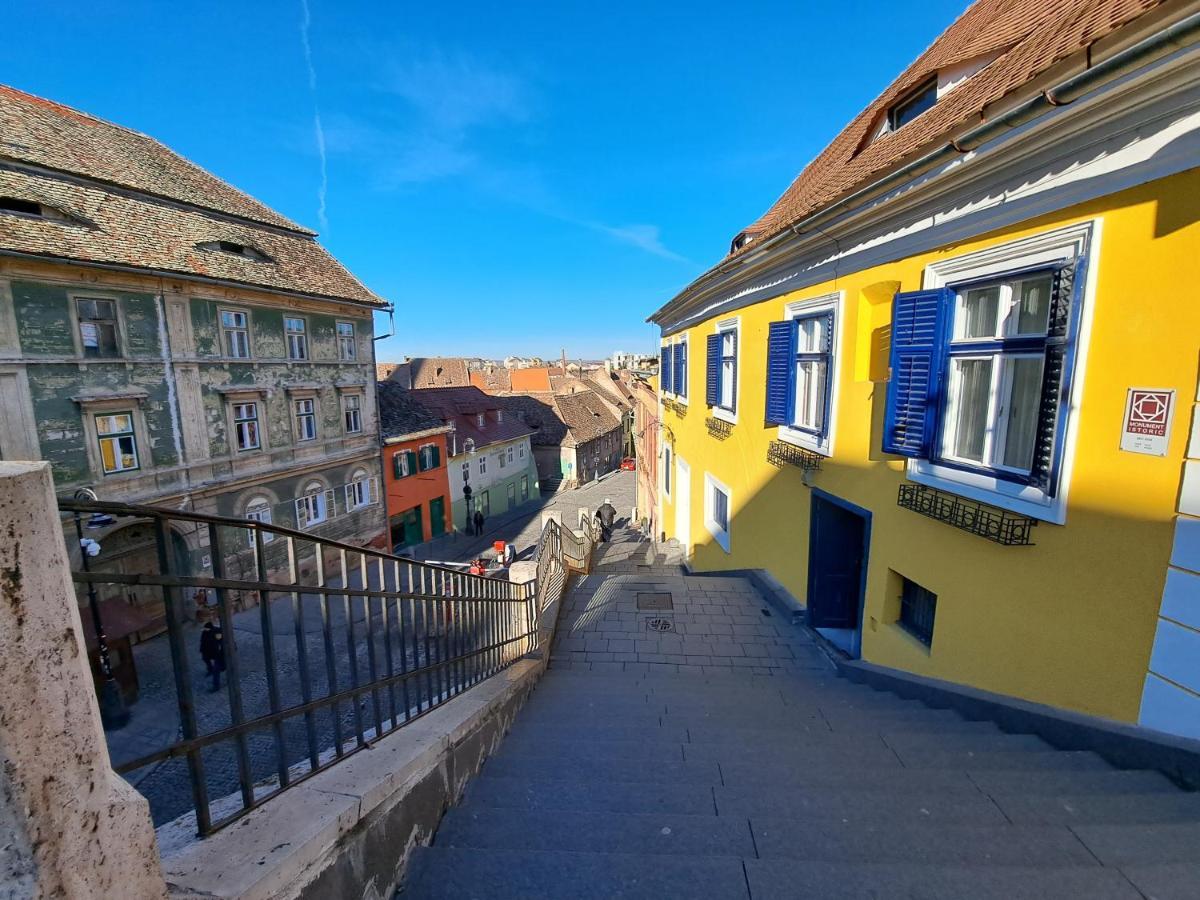 Cozy Apartment In The Heart Of Sibiu Bagian luar foto